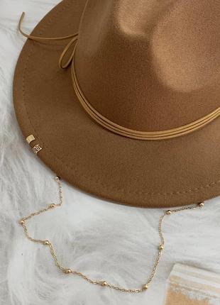 Шляпа федора с цепочкой, пирсингом hollywood капучино (декор золото или серебро)5 фото