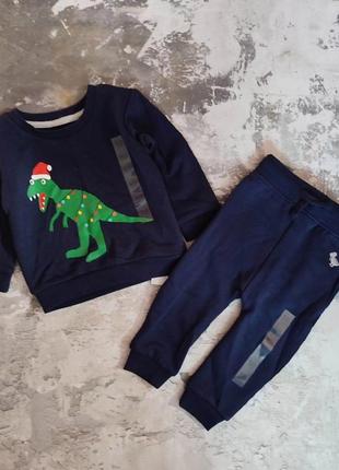 Спортивний костюм новорічний з динозавром