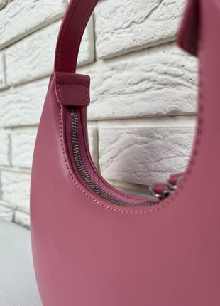 Розовая сумка багет из экокожи7 фото