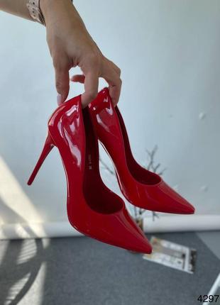 Туфлі човники червоні жіночі лаковані на шпильці9 фото