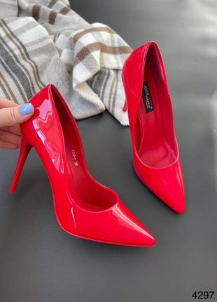Туфлі човники червоні жіночі лаковані на шпильці6 фото