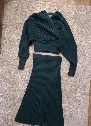 Костюм трикотажный, юбка флис, свитер.
