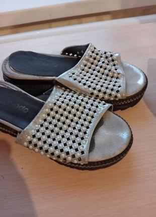 Шлепки с бусинами женские