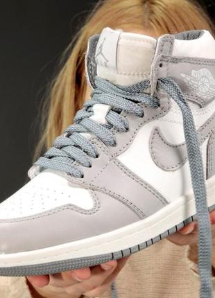 Женские кроссовки с мехом nike air jordan 1 grey white2 фото