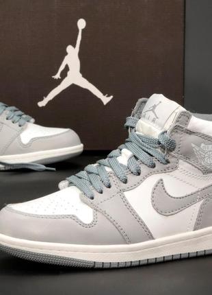 Женские кроссовки с мехом nike air jordan 1 grey white1 фото