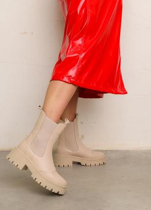 Стильные бежевые базовые женские ботинки челси зимние,на повышенной подошве, кожаные с мехом на зиму3 фото