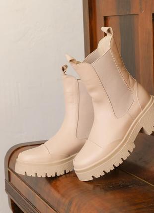 Стильные бежевые базовые женские ботинки челси зимние,на повышенной подошве, кожаные с мехом на зиму8 фото