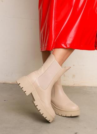 Стильные бежевые базовые женские ботинки челси зимние,на повышенной подошве, кожаные с мехом на зиму10 фото