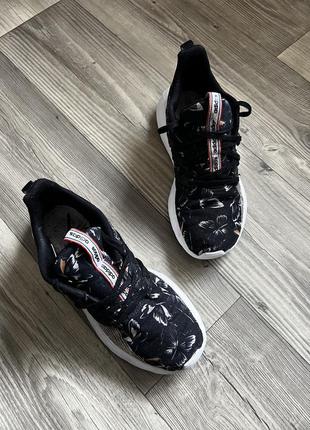 Текстильные кроссовки в цветочный принт от adidas2 фото