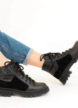 Стильные черные качественные женские зимние ботинки без каблуков,песочные, замшевые, кожаные с мехом на зиму2 фото