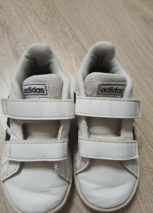 Кросівки шкіряні дитячі adidas 23 розмір4 фото