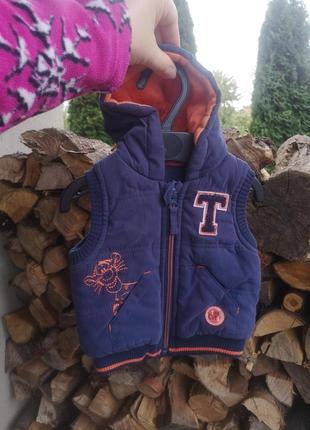 Жилетка на 0-6 місяців безрукавка з капюшоном на хлопчика