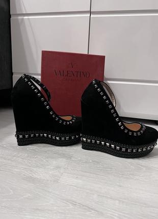 Замшевые чёрные туфли valentino garavani1 фото
