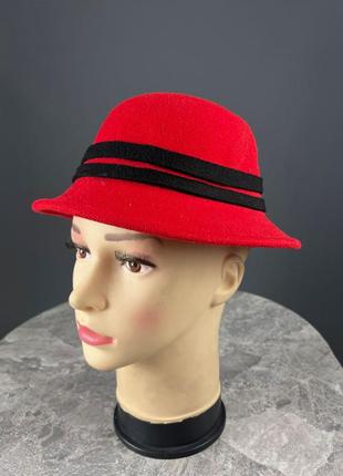 Капелюх стильний червоний, з чорним бантом, розмір 55 см, відмінний стан4 фото