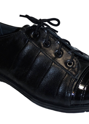 Женские кожаные глубокие туфли со шнуровкой1 фото