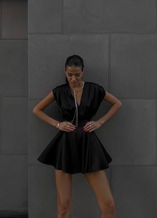 Роскошный короткий комбинезон с шортами чёрный атласный на резинке платье мини с глубоким декольте шорты топ майка блуза4 фото