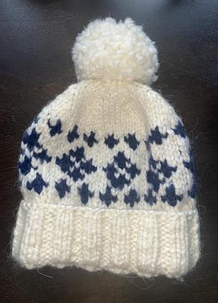 Шапка у снежинки