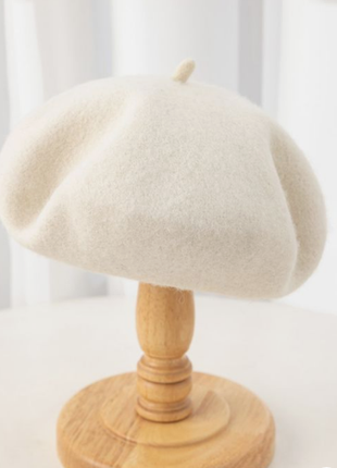 Берет женский белый молочный шерстяной теплый фетровый французский классический женские шапки береты3 фото