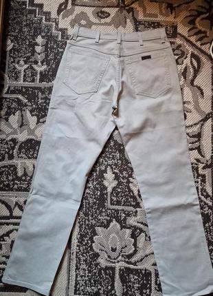 Брендовые фирменные демисезонные зимние стрейчевые джинсы wrangler модель regular fit,размер 33/32.