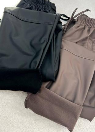 Утепленные брюки из качественной эко-кожи, в трендовых цветах, размеры норма4 фото