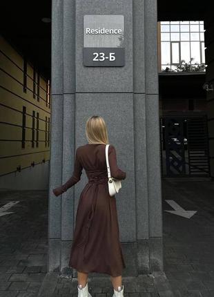 Платье миди на длинный рукав с вырезом в зоне декольте на завязках качественная трендовая коричневая5 фото