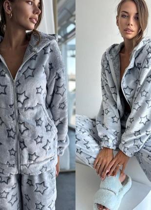 Махровая пижама кофта кенгуру свободного кроя на молнии с капюшоном брюки джоггеры комплект для дома и сна со звездами лапками буквами2 фото
