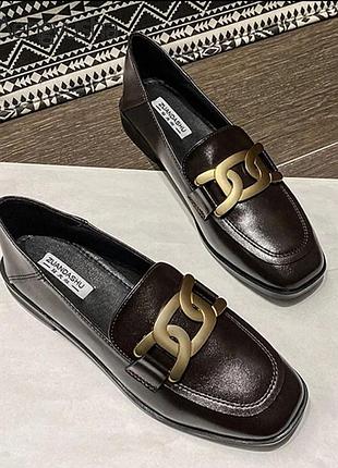 Лофери на 40-41 розмір чорні шоколадного відтінку з пряжкою ланцюжком