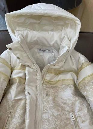 Куртка дутая dior с узором белая с золотым3 фото