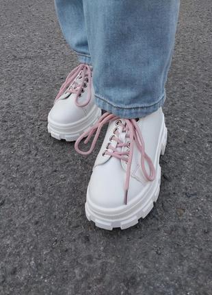Стильные белые женские кроссовки на платформе демисезонные женские кроссовки на тракторной подошве6 фото