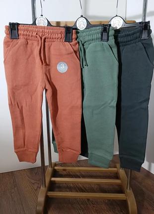 Спортивні штанці від next