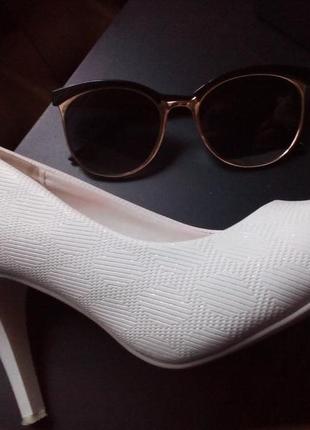 Класснейшие туфельки всі речі б/у -50%!!!