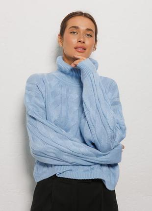В'язаний жіночий светр світло-блакитний із великими косами6 фото