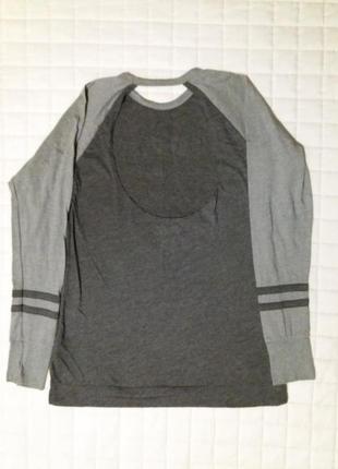 Футболка жіноча кофта з довгим рукавом і вирізом на спині з написом 46 рамзер6 фото
