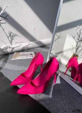 Женские туфли лодочки на высокой шпильке цвета фуксия экозамша с острым носиком 354 фото