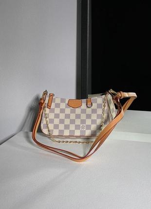 Женская сумка louis vuitton easy pouch on strap monogram ivory4 фото