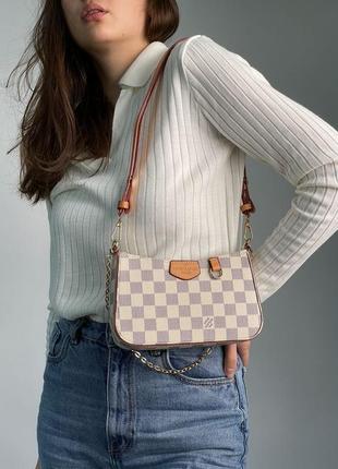 Женская сумка louis vuitton easy pouch on strap monogram ivory1 фото