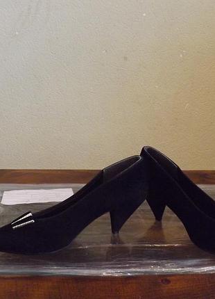 Замшевые женские туфли