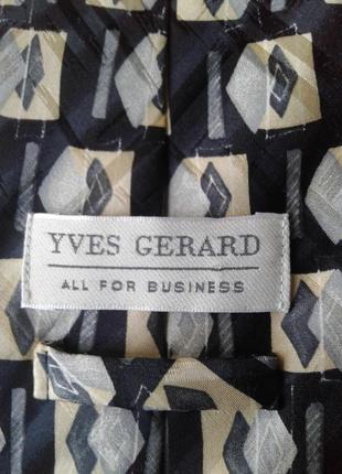 Шелковый галстук швейцарского бренда yves gerard для бизнеса цвета графит с бежевым7 фото
