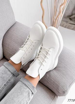 Белые натуральные кожаные зимние ботинки на шнурках шнуровке толстой подошве кожа зима9 фото