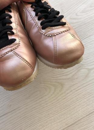 Шикарные кроссовки nike wmns classic cortez leather sneakers metallic bronze9 фото