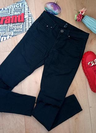 Женские чорные джинсы с рваными коленями h&m🌑3 фото