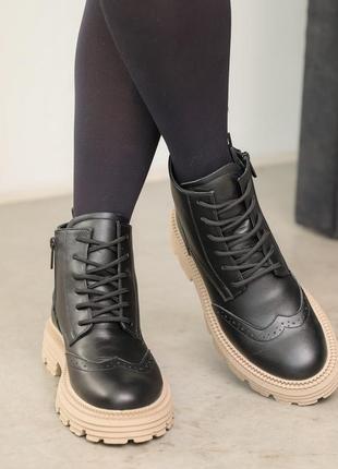 Стильные классические черные женские зимние ботинки на бежевой подошве кожаные/кожа-женская обувь на зиму4 фото