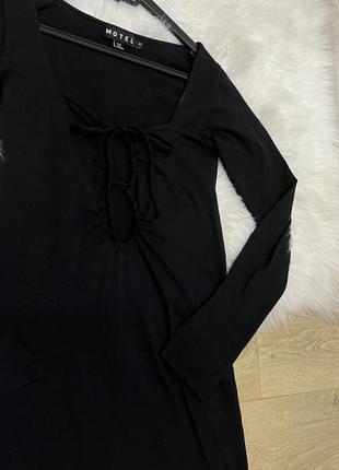 Сукна чорна з відкритим декольте маленька чорна сукня4 фото