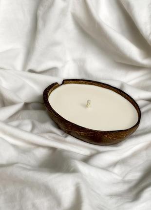 Соевая свеча в кокосе (арома или массажная)2 фото