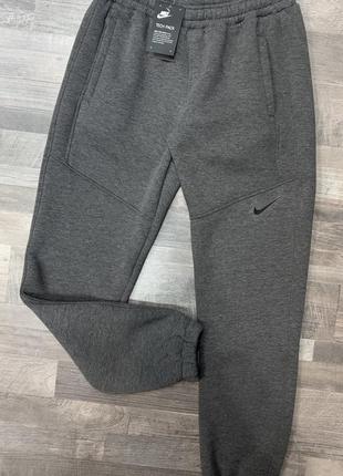 Спортивные штаны nike.