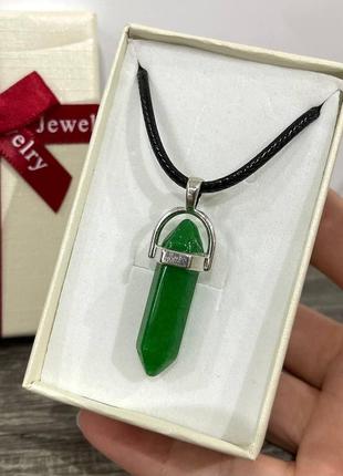 Натуральный камень хризопраз кулон маятник в виде кристалла шестигранника на шнурочке - подарок в коробочке