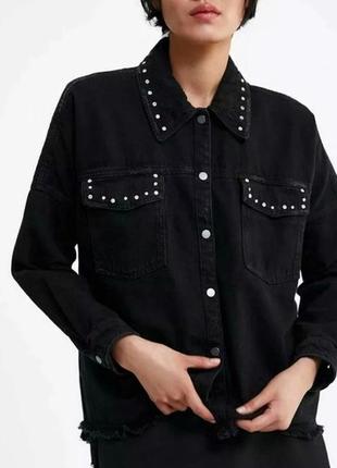 Чорна джинсова сорочка з камінчиками джинсова рубашка zara джинсовая рубашка с заклёпками рубашка со стразами рубашка с декором