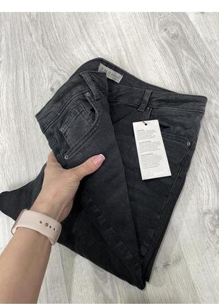 Новые джинсы. размер 16, но достаточно маломерит