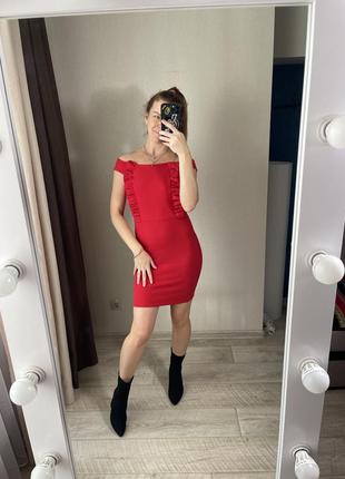 Міні червона сукня