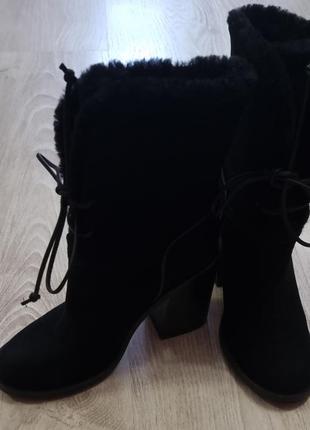 Шикарні та стильні чобітки ugg,оригінал,р.35,стєлька 22 см.як нові!3 фото